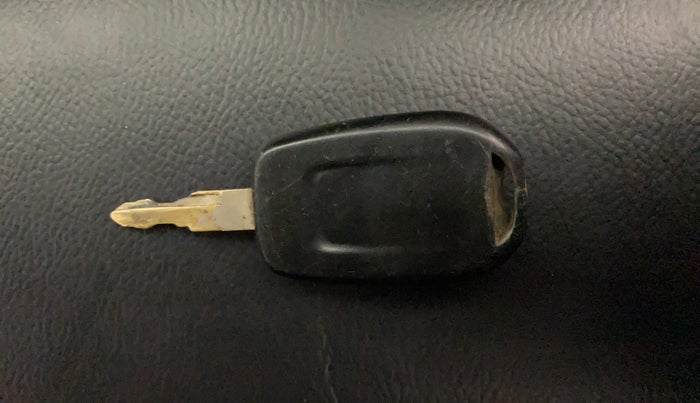 2015 Renault Kwid RXL, Petrol, Manual, 1,08,555 km, Key Close Up