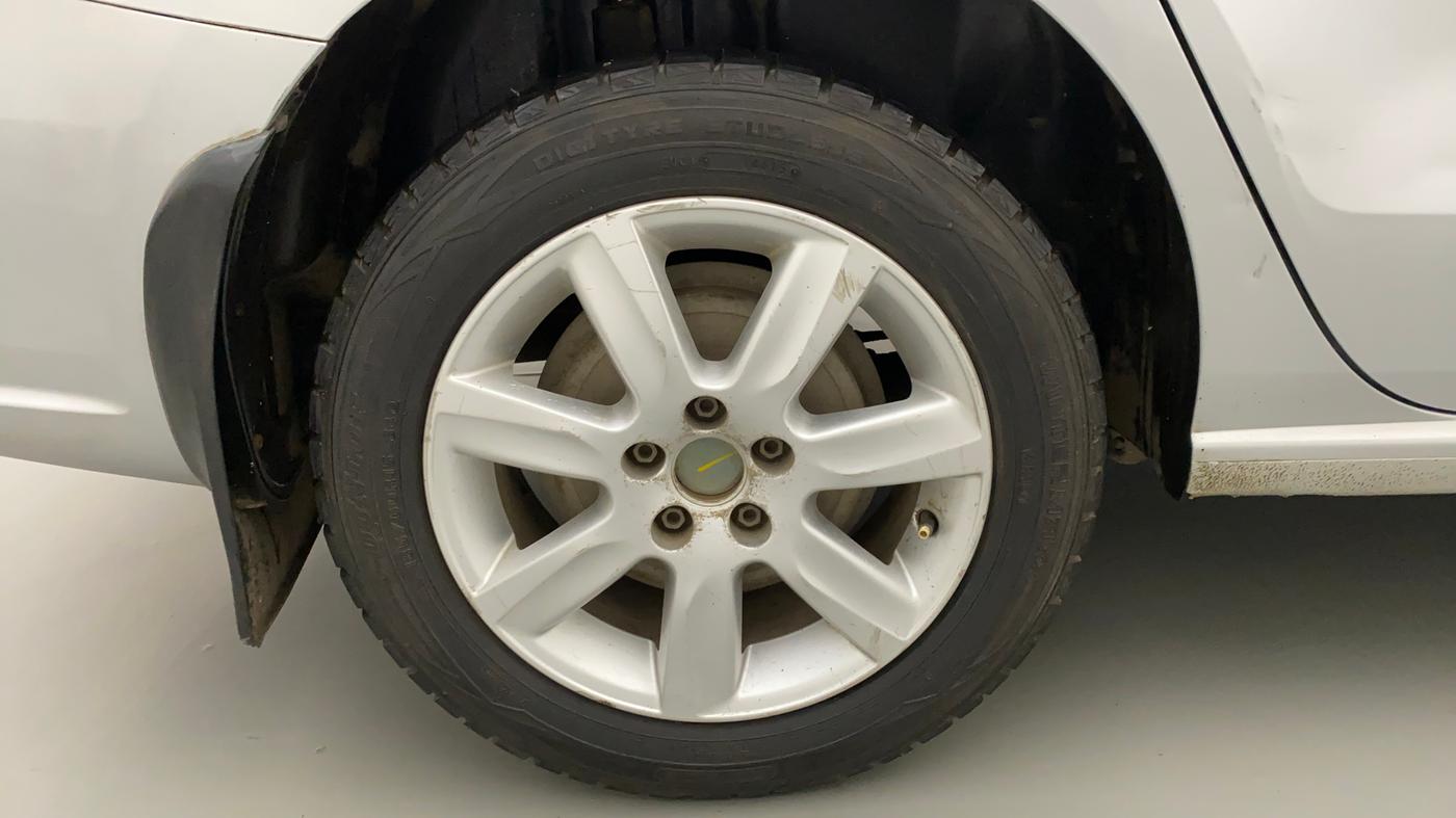 2010 Volkswagen Vento HIGHLINE 1.6 MPI, Petrol, Manual, 52,080 km, Right Rear Wheel