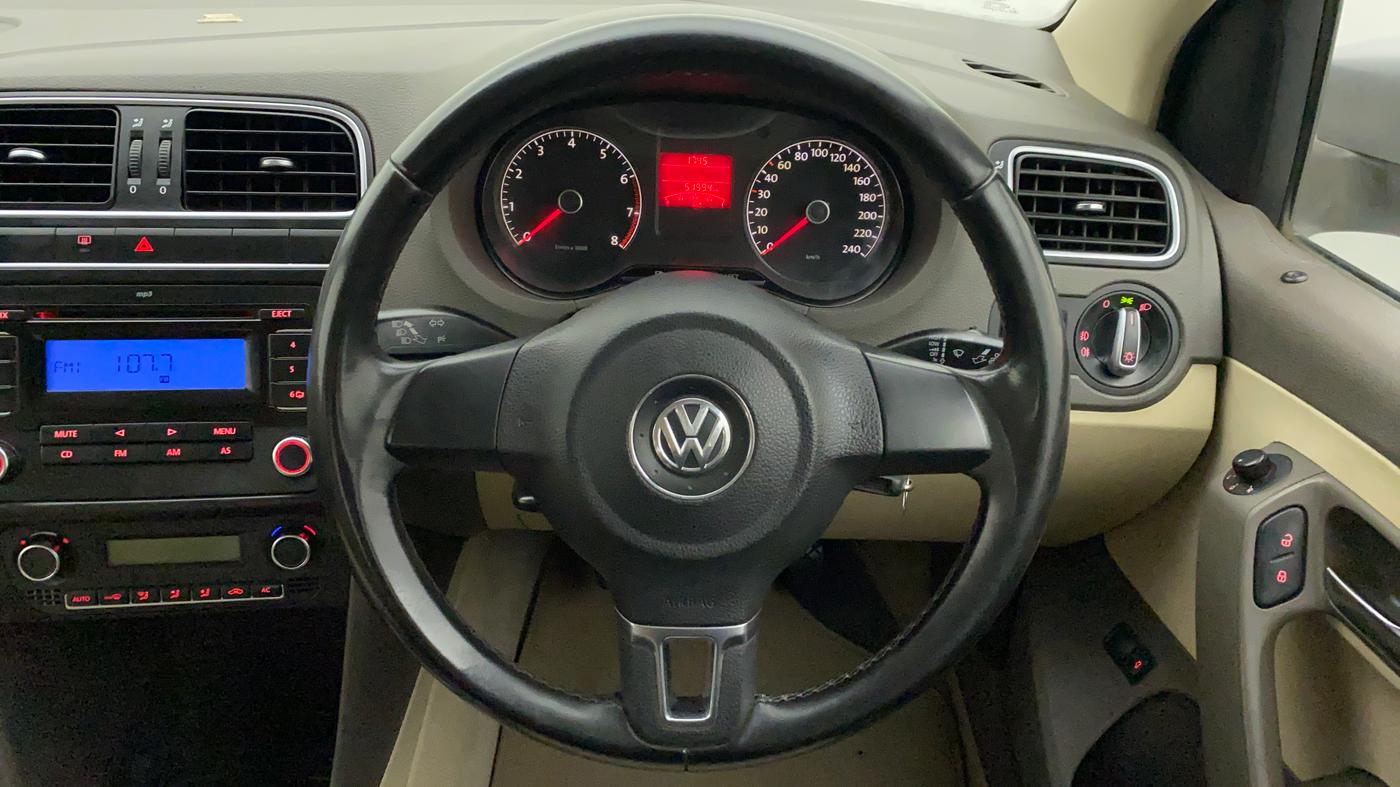 2010 Volkswagen Vento HIGHLINE 1.6 MPI, Petrol, Manual, 52,080 km, Steering Wheel Close Up