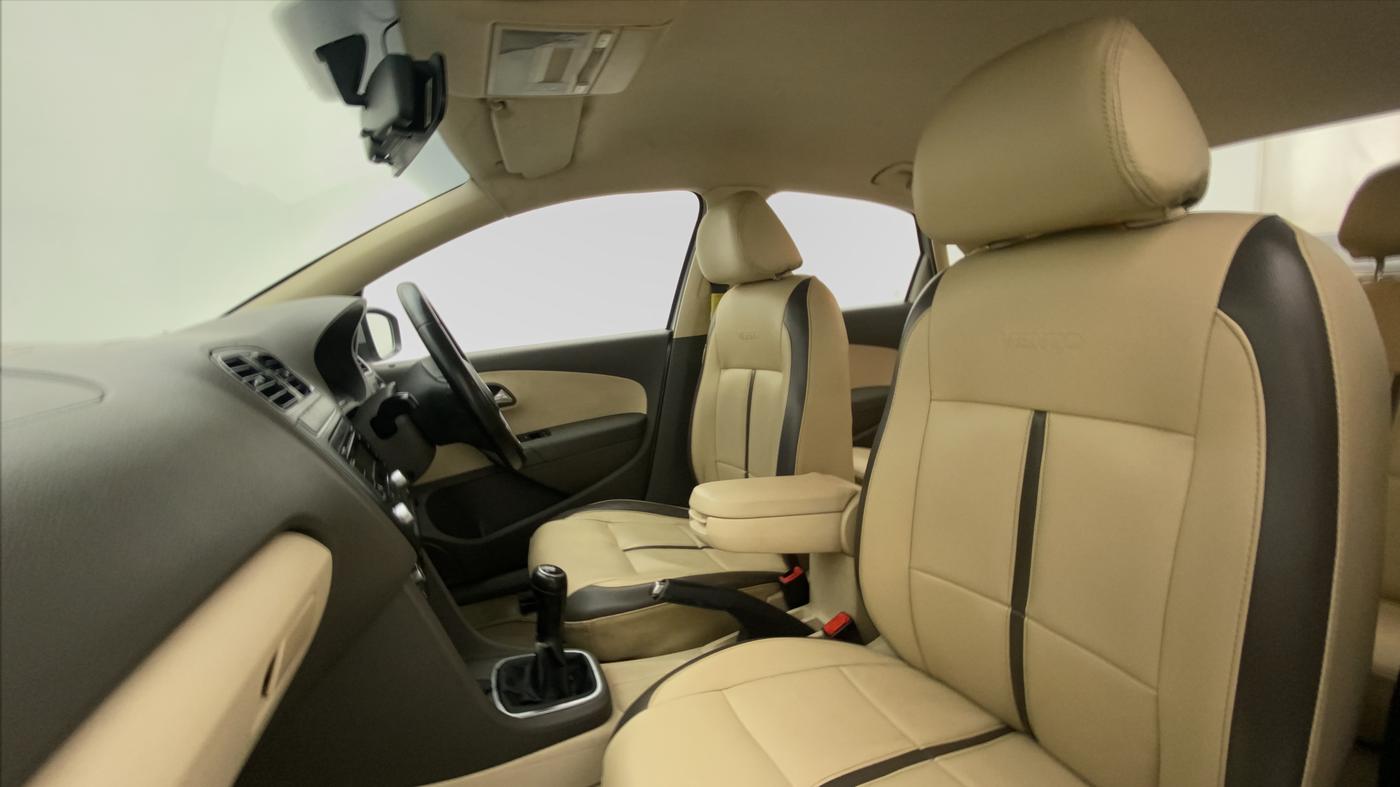 2010 Volkswagen Vento HIGHLINE 1.6 MPI, Petrol, Manual, 52,080 km, Right Side Front Door Cabin