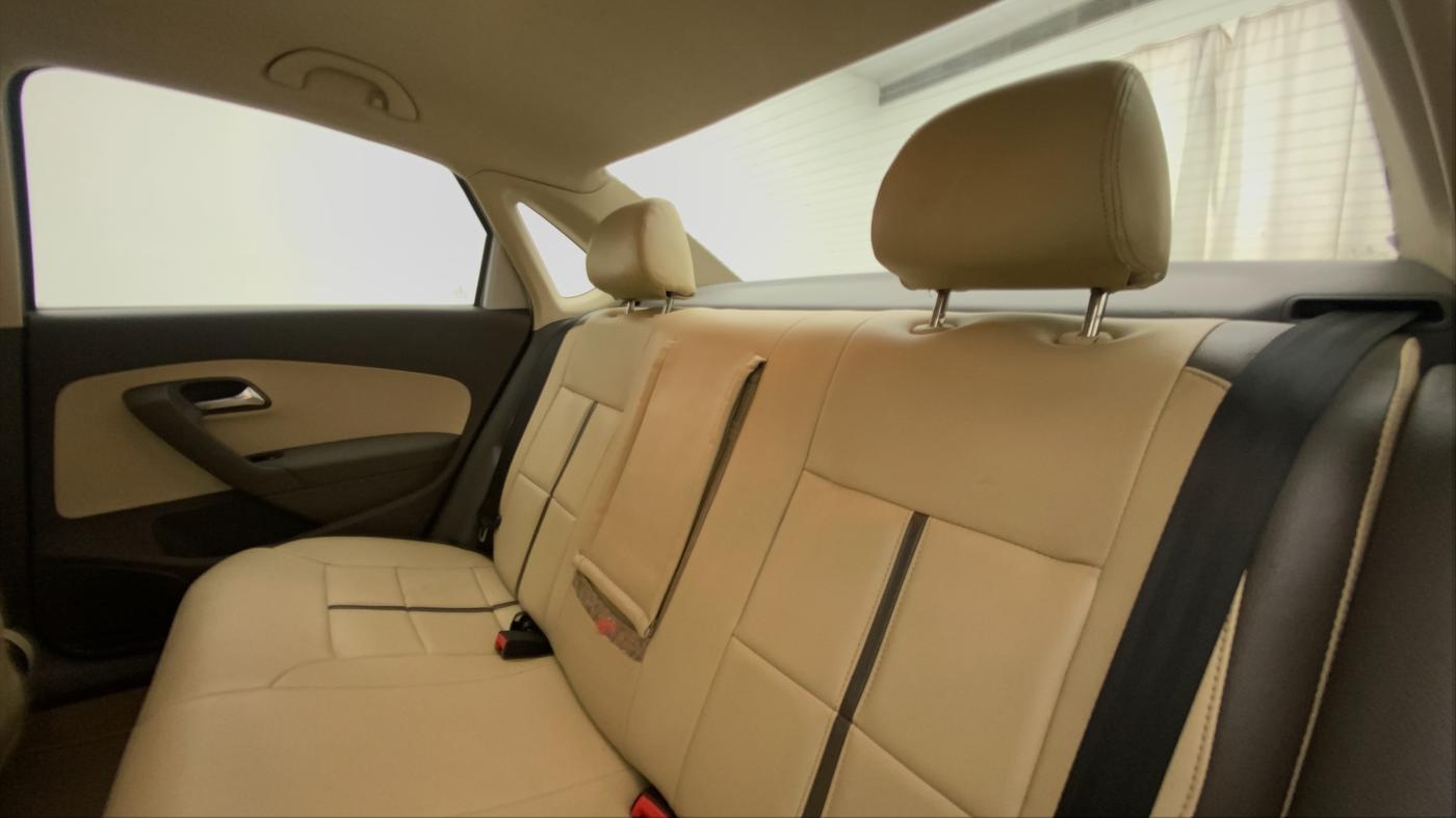 2010 Volkswagen Vento HIGHLINE 1.6 MPI, Petrol, Manual, 52,080 km, Right Side Rear Door Cabin
