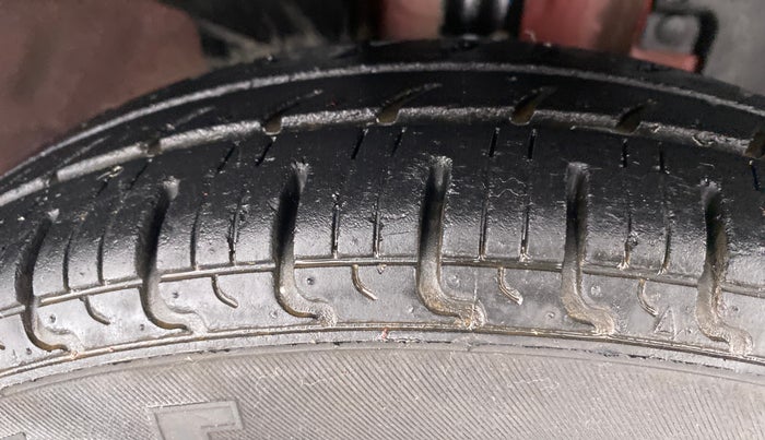 2018 Renault Kwid RXL, Petrol, Manual, 19,791 km, Right Front Tyre Tread