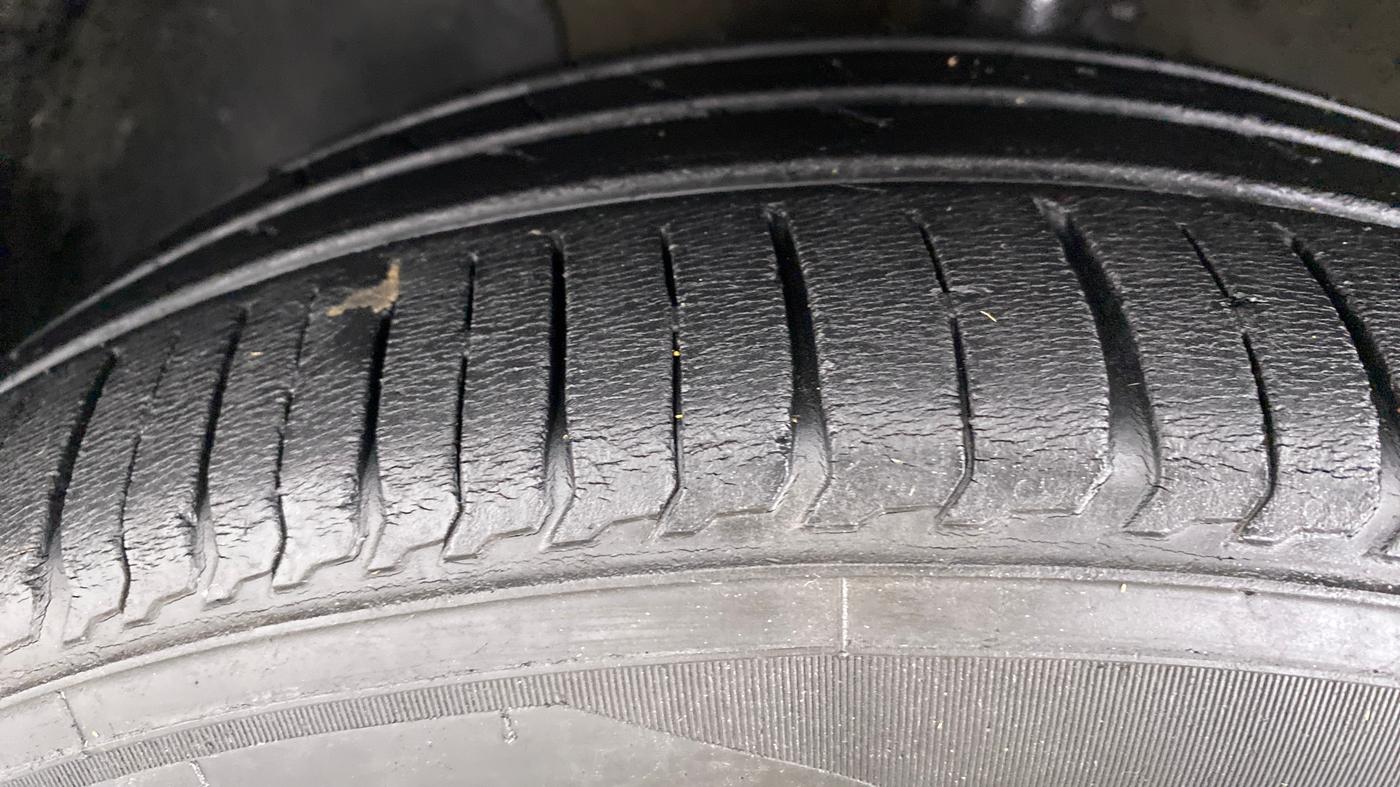 2018 Hyundai Verna 1.4 VTVT EX, Petrol, Manual, 32,296 km, Left Front Tyre Tread