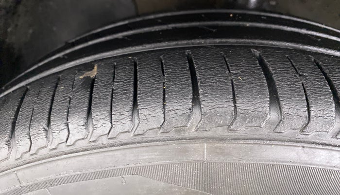 2018 Hyundai Verna 1.4 VTVT EX, Petrol, Manual, 32,296 km, Left Front Tyre Tread