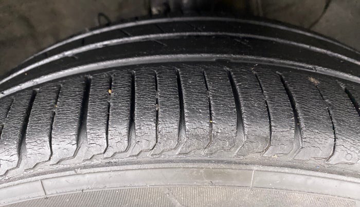 2018 Hyundai Verna 1.4 VTVT EX, Petrol, Manual, 32,296 km, Right Front Tyre Tread