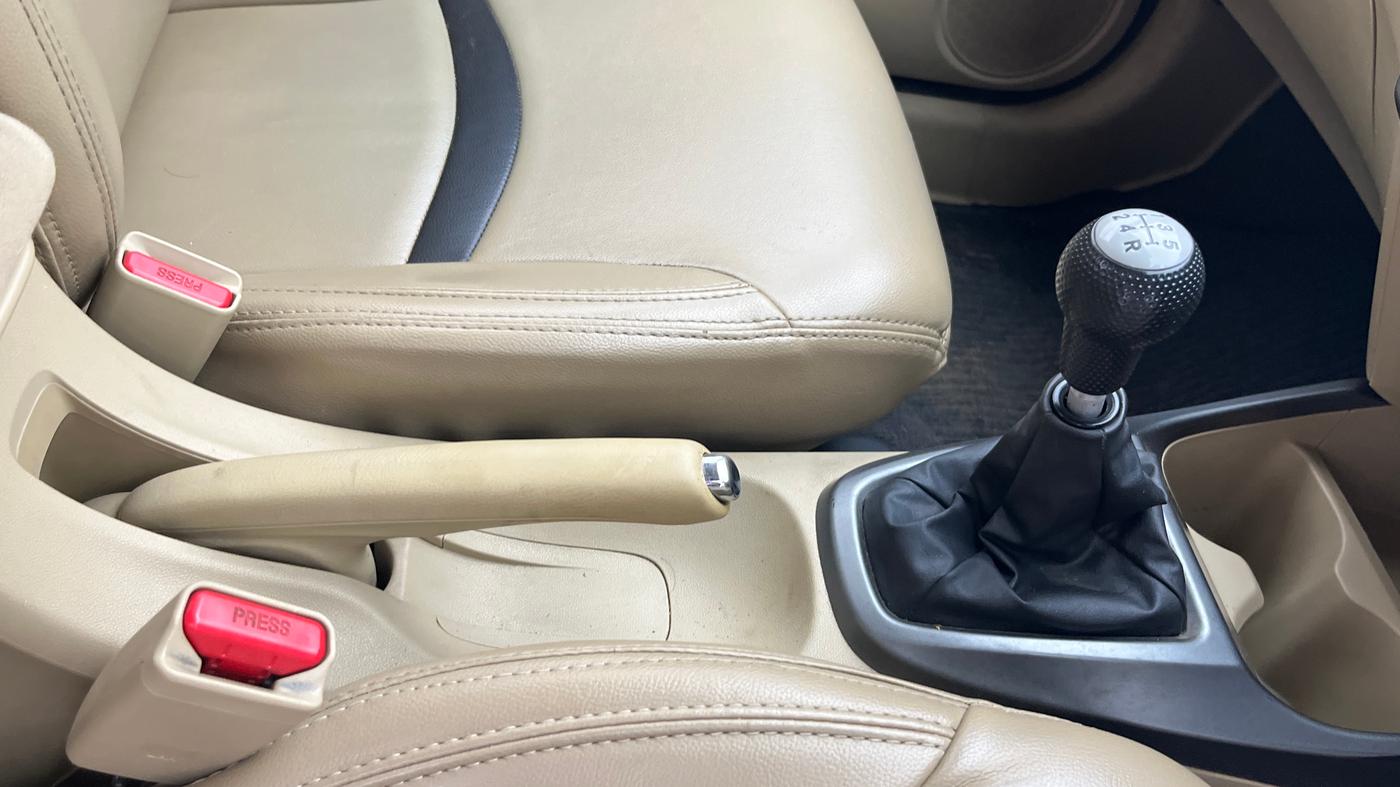 2013 Honda City 1.5L I-VTEC S MT, Petrol, Manual, 80,001 km, Gear Lever