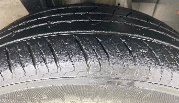 2021 Renault Kiger RXL AMT, Petrol, Automatic, 28,306 km, Right Front Tyre Tread