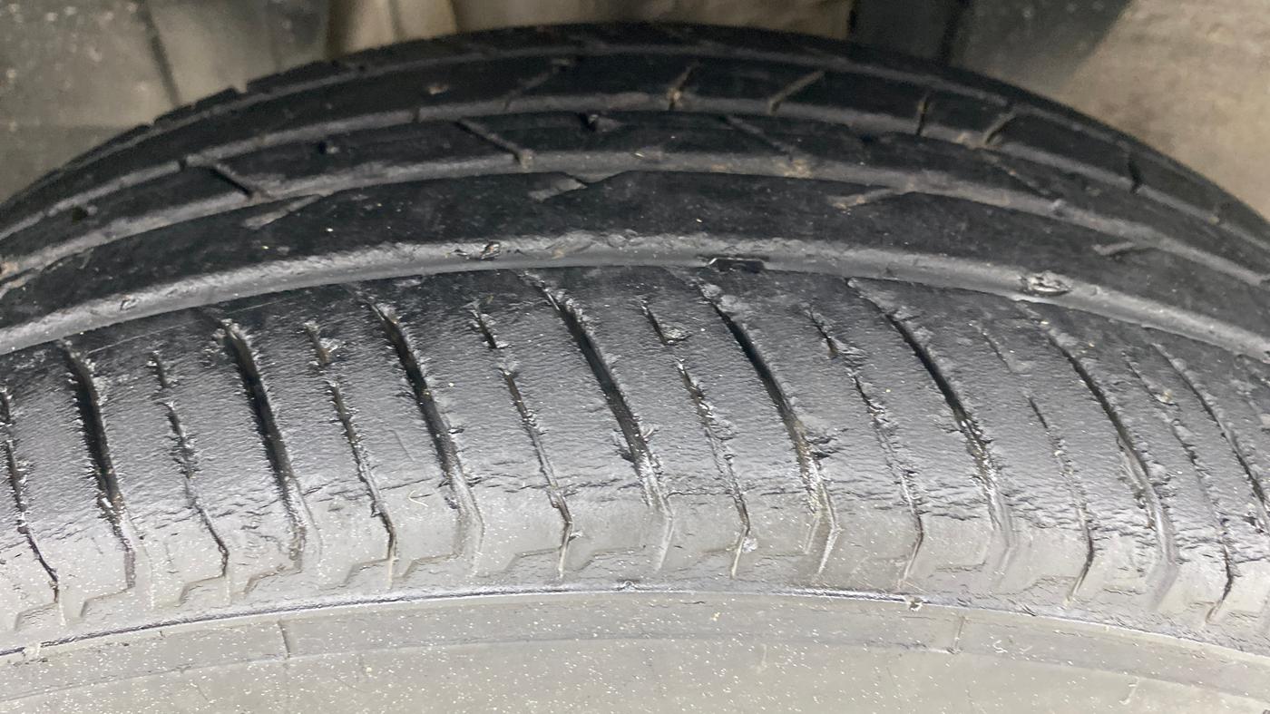 2021 Renault Kiger RXL AMT, Petrol, Automatic, 28,306 km, Left Front Tyre Tread