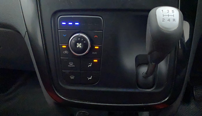 2018 Mahindra KUV 100 NXT K6+ P 6 STR, Petrol, Manual, 35,641 km, Gear Lever