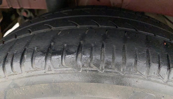 2018 Mahindra KUV 100 NXT K6+ P 6 STR, Petrol, Manual, 35,641 km, Right Rear Tyre Tread