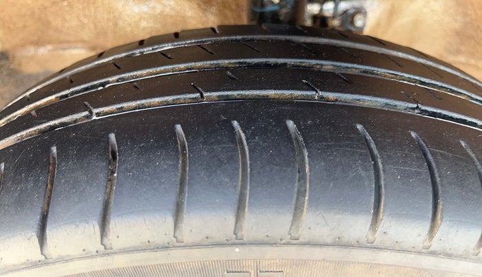 2015 Maruti Wagon R Stingray VXI, Petrol, Manual, 98,780 km, Left Front Tyre Tread