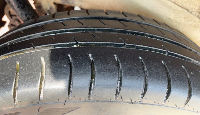 2015 Maruti Wagon R Stingray VXI, Petrol, Manual, 98,780 km, Right Rear Tyre Tread