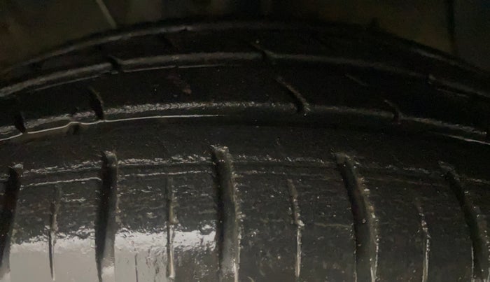 2021 Hyundai GRAND I10 NIOS SPORTZ AMT 1.2 KAPPA VTVT, Petrol, Automatic, 25,793 km, Right Front Tyre Tread