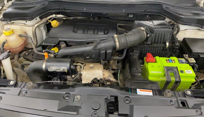 2022 Mahindra XUV300 W8 (O) 1.2 PETROL AMT, Petrol, Automatic, 39,378 km, Engine View