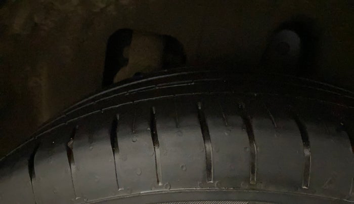 2022 Mahindra XUV300 W8 (O) 1.2 PETROL AMT, Petrol, Automatic, 39,378 km, Left Rear Tyre Tread