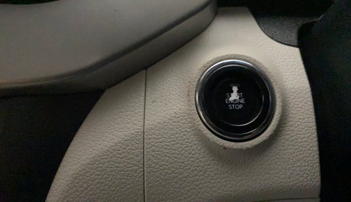 2022 Mahindra XUV300 W8 (O) 1.2 PETROL AMT, Petrol, Automatic, 39,378 km, Keyless Start/ Stop Button