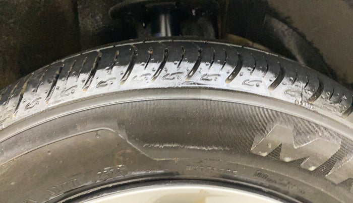 2016 Maruti Baleno DELTA PETROL 1.2, Petrol, Manual, 69,549 km, Right Front Tyre Tread