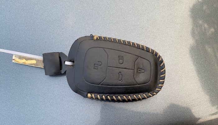 2022 Tata ALTROZ XZA, Petrol, Automatic, 36,755 km, Key Close Up