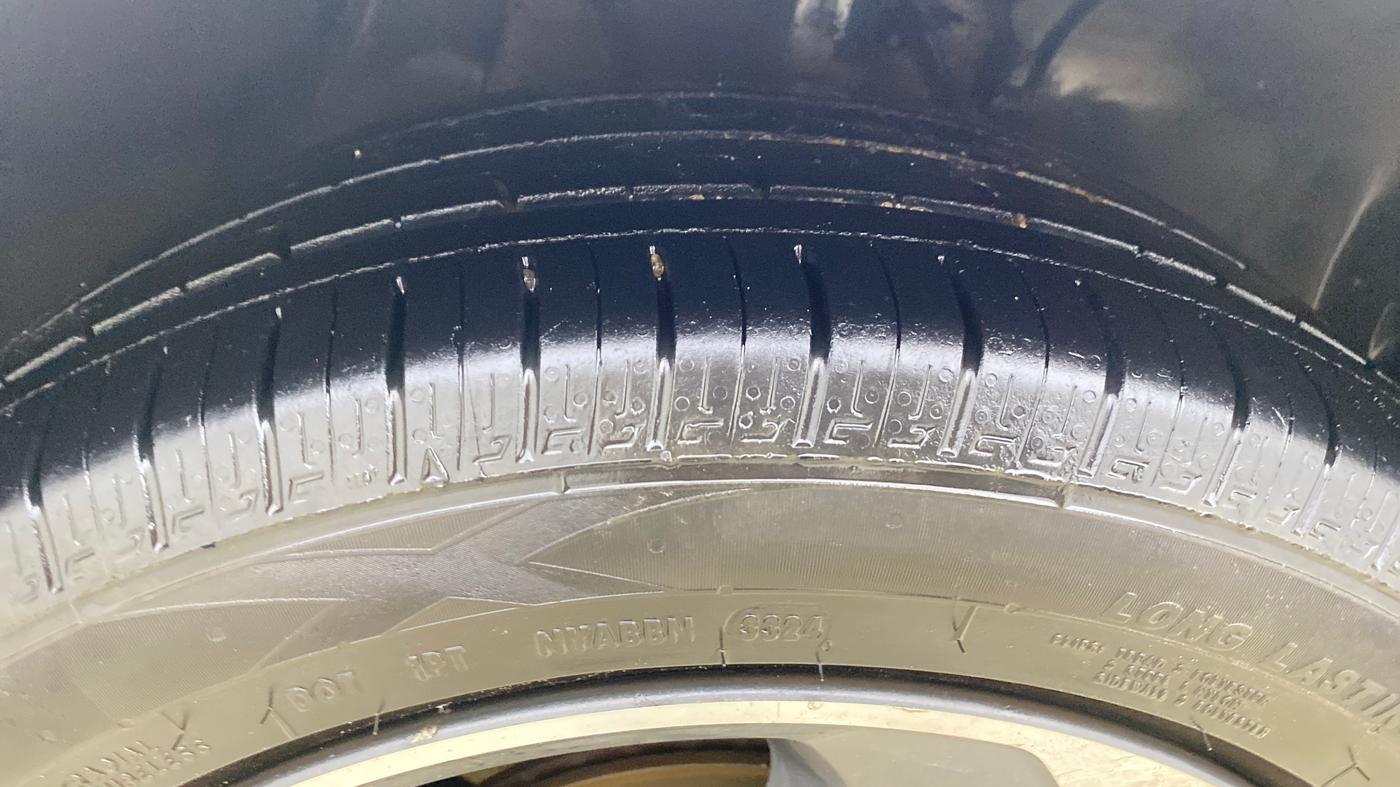2022 Tata ALTROZ XZ PETROL, Petrol, Manual, 97,598 km, Right Front Tyre Tread