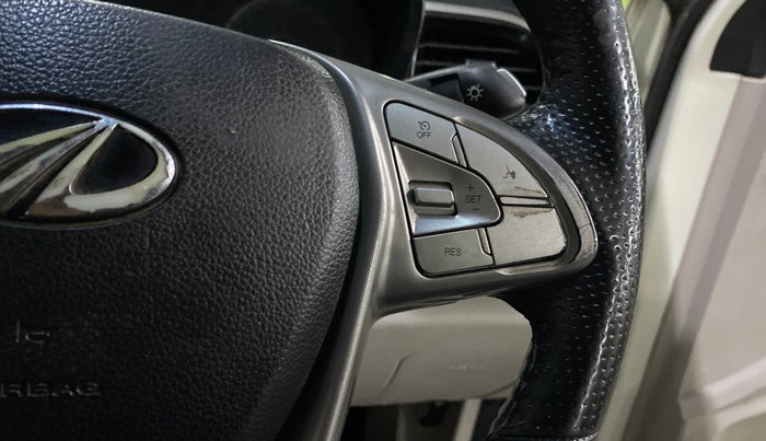 2022 Mahindra XUV300 W8 (O) 1.2 PETROL, Petrol, Manual, 61,570 km, Adaptive Cruise Control