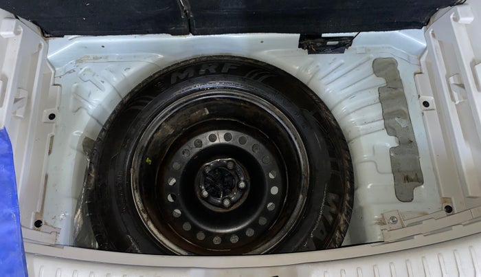 2022 Mahindra XUV300 W8 (O) 1.2 PETROL, Petrol, Manual, 61,570 km, Spare Tyre