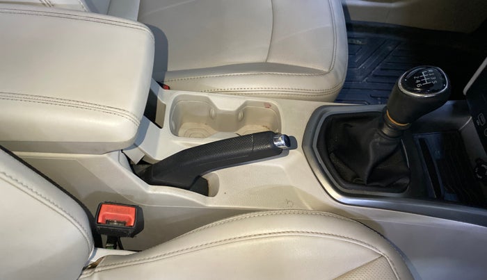 2022 Mahindra XUV300 W8 (O) 1.2 PETROL, Petrol, Manual, 61,570 km, Gear Lever