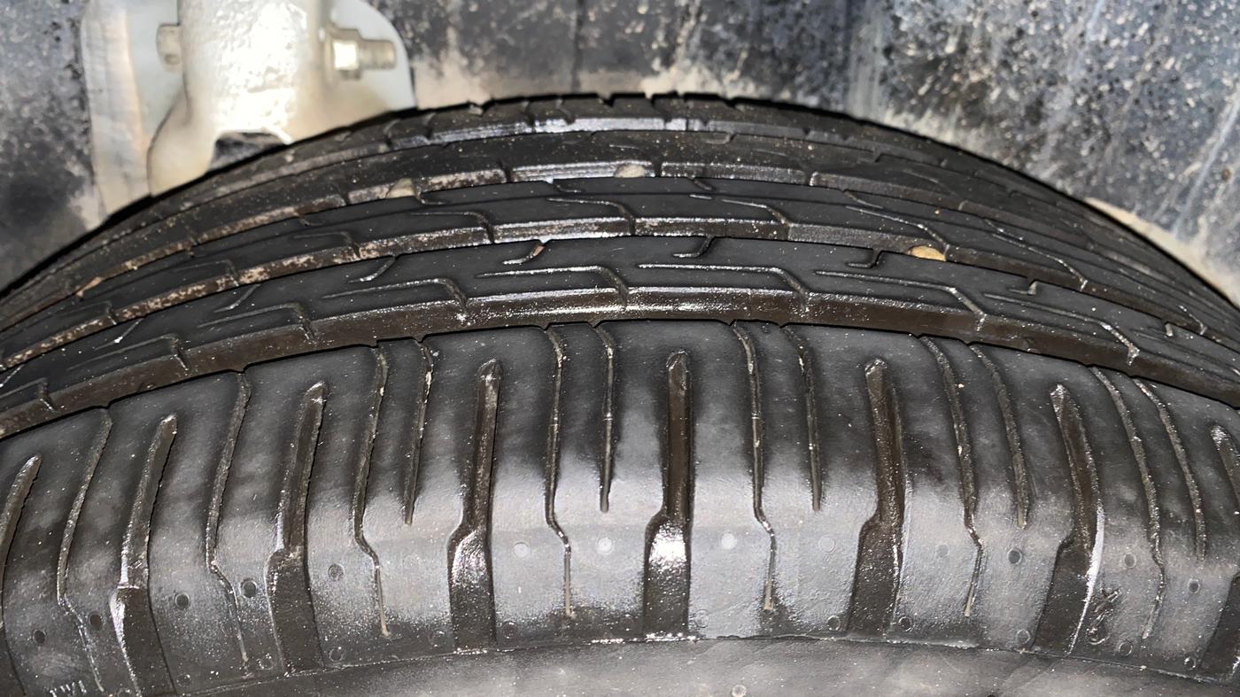 2022 Mahindra XUV300 W8 (O) 1.2 PETROL, Petrol, Manual, 61,570 km, Left Rear Tyre Tread