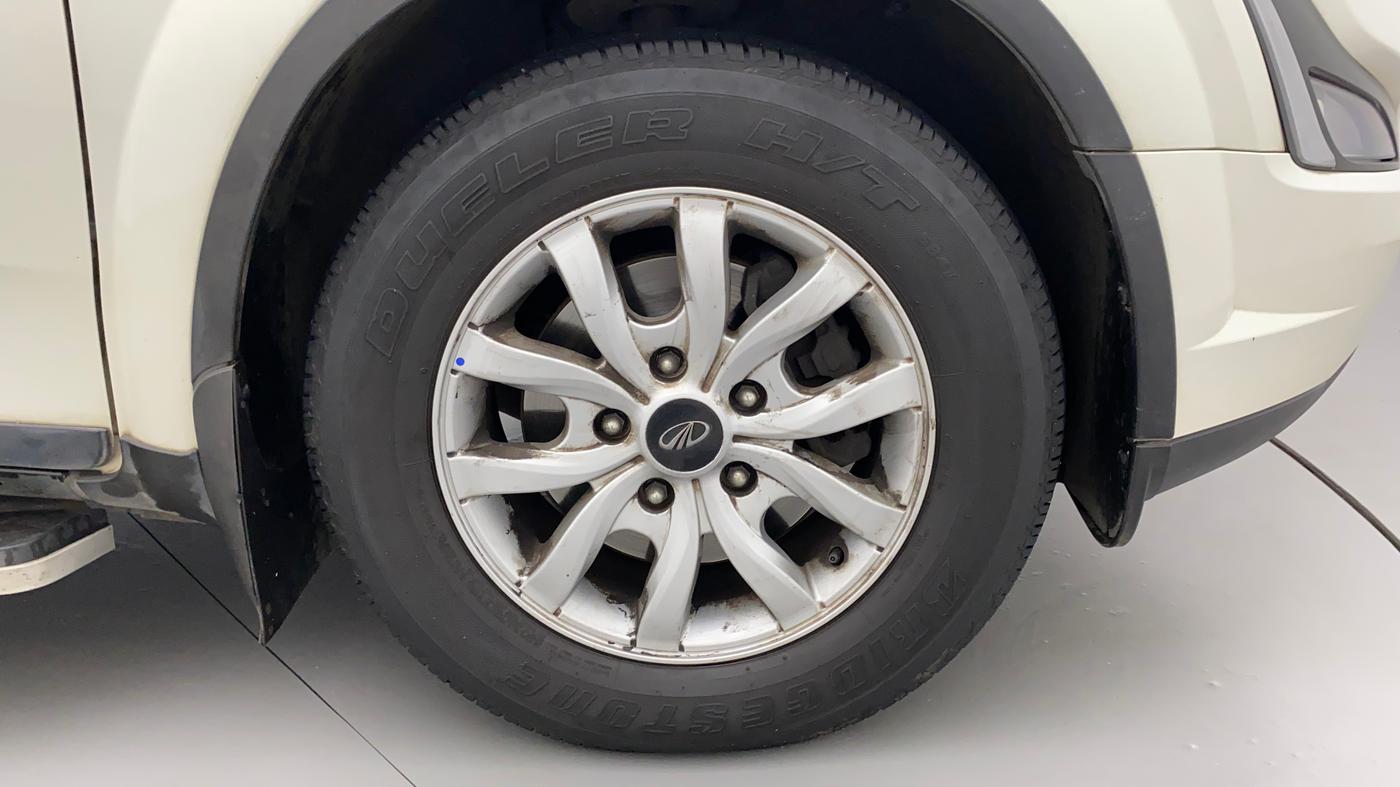 2021 Mahindra XUV500 W7, Diesel, Manual, 44,205 km, Right Front Wheel