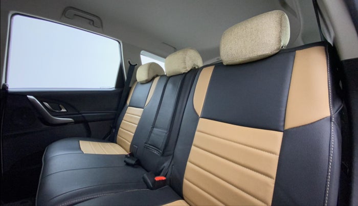 2021 Mahindra XUV500 W7, Diesel, Manual, 44,205 km, Right Side Rear Door Cabin