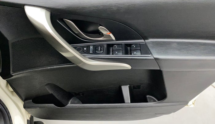 2021 Mahindra XUV500 W7, Diesel, Manual, 44,205 km, Driver Side Door Panels Control