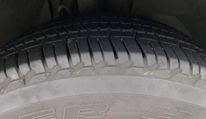 2021 Mahindra XUV500 W7, Diesel, Manual, 44,205 km, Right Front Tyre Tread