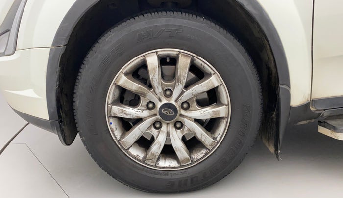 2021 Mahindra XUV500 W7, Diesel, Manual, 44,205 km, Left Front Wheel