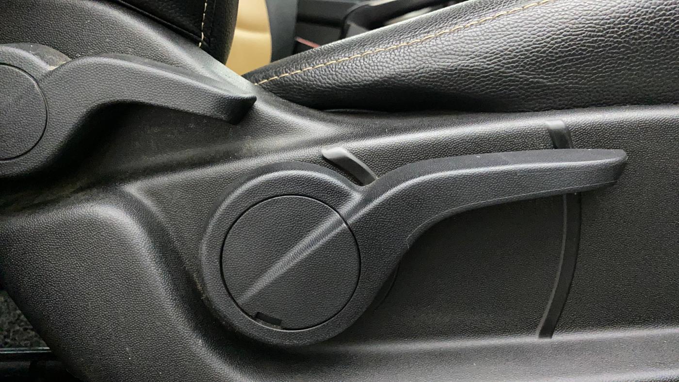 2021 Mahindra XUV500 W7, Diesel, Manual, 44,205 km, Driver Side Adjustment Panel