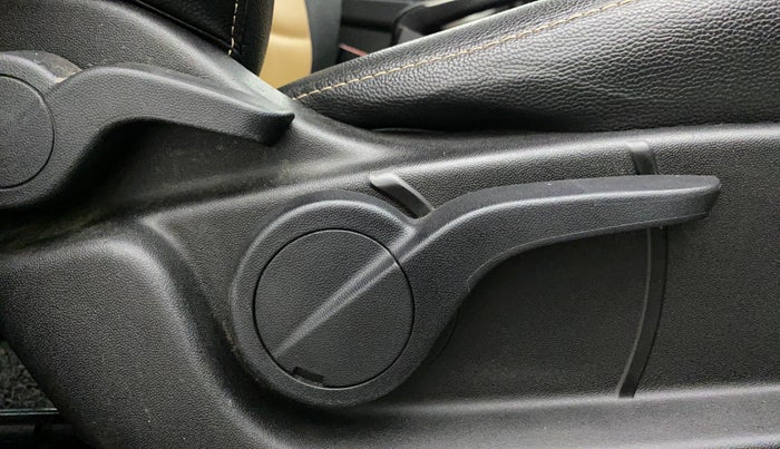 2021 Mahindra XUV500 W7, Diesel, Manual, 44,205 km, Driver Side Adjustment Panel