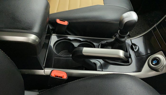 2021 Mahindra XUV500 W7, Diesel, Manual, 44,205 km, Gear Lever