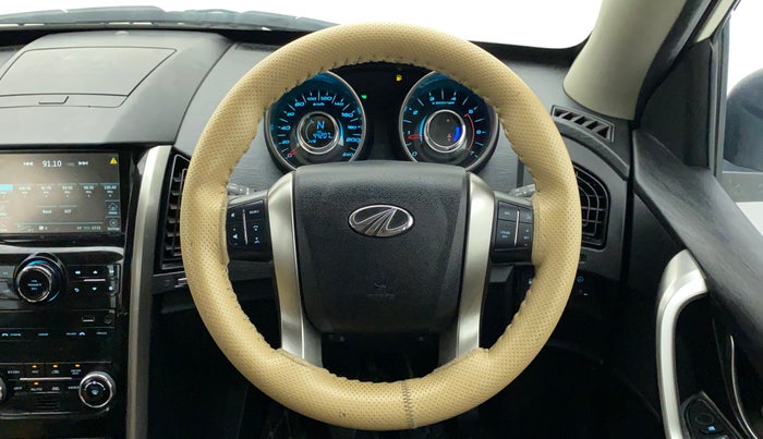 2021 Mahindra XUV500 W7, Diesel, Manual, 44,205 km, Steering Wheel Close Up