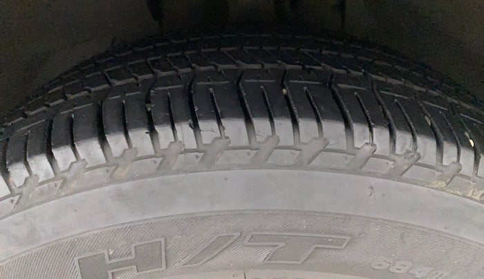 2021 Mahindra XUV500 W7, Diesel, Manual, 44,205 km, Left Front Tyre Tread