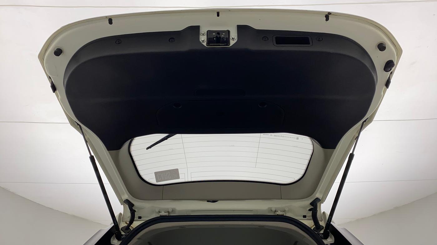 2021 Mahindra XUV500 W7, Diesel, Manual, 44,205 km, Boot Door Open