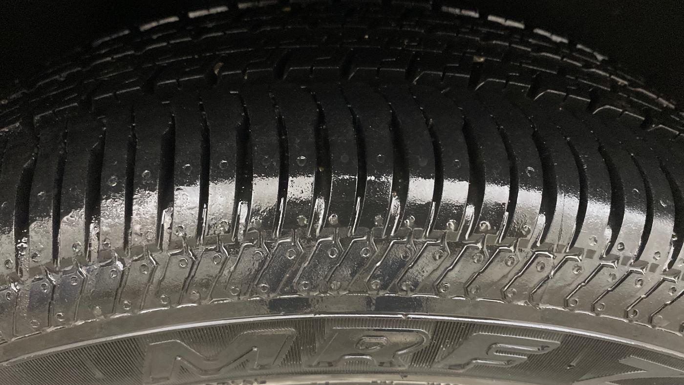 2015 Ford Ecosport TITANIUM 1.5L PETROL AT, Petrol, Automatic, 1,04,391 km, Right Rear Tyre Tread