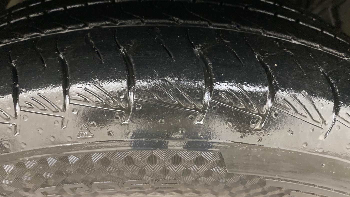 2015 Ford Ecosport TITANIUM 1.5L PETROL AT, Petrol, Automatic, 1,04,391 km, Right Front Tyre Tread