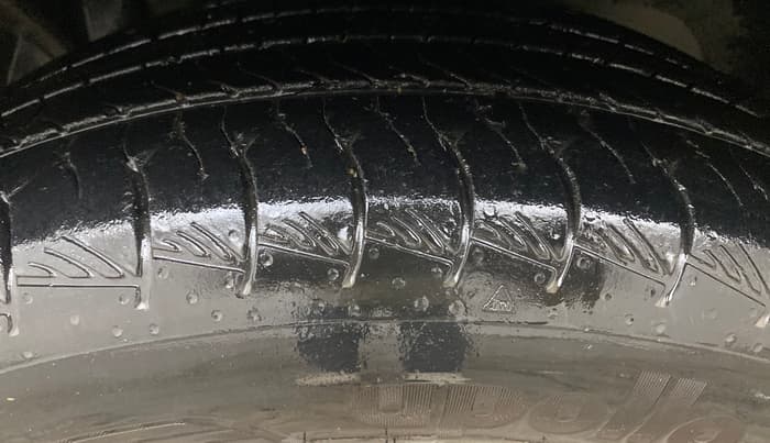 2015 Ford Ecosport TITANIUM 1.5L PETROL AT, Petrol, Automatic, 1,04,391 km, Left Front Tyre Tread