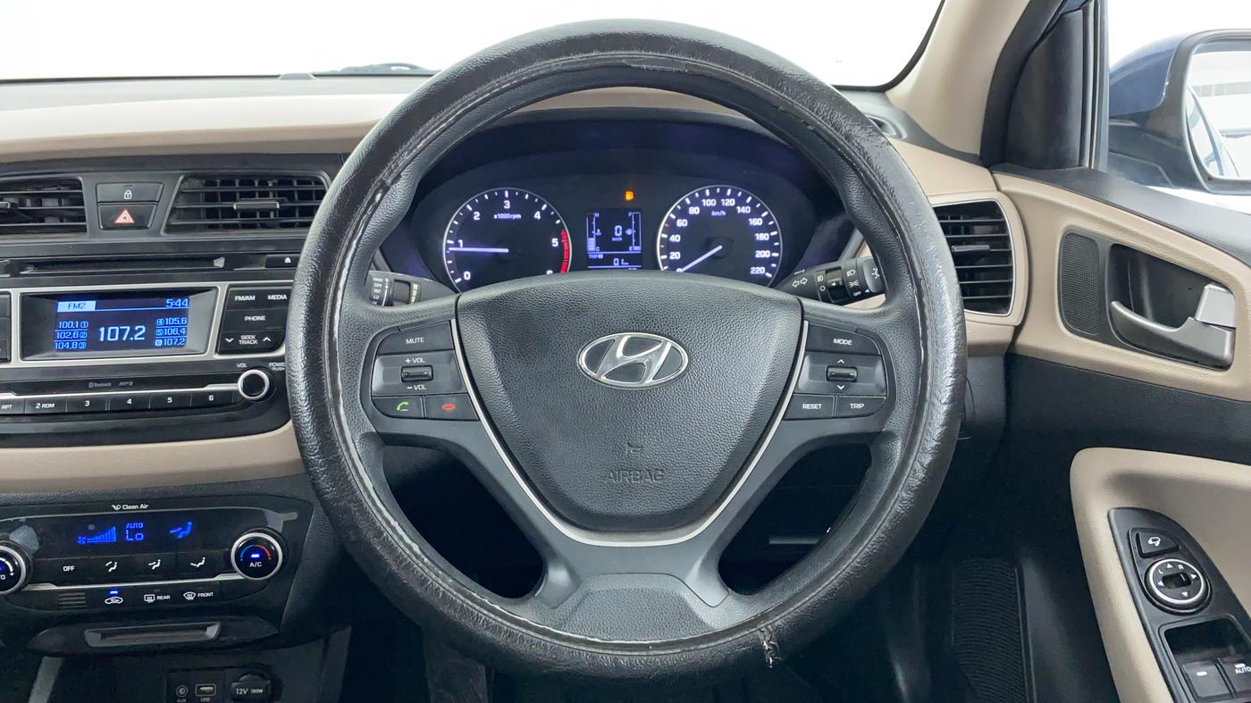 2015 Hyundai Elite i20 SPORTZ (O) 1.4, Diesel, Manual, 96,355 km, Steering Wheel Close Up