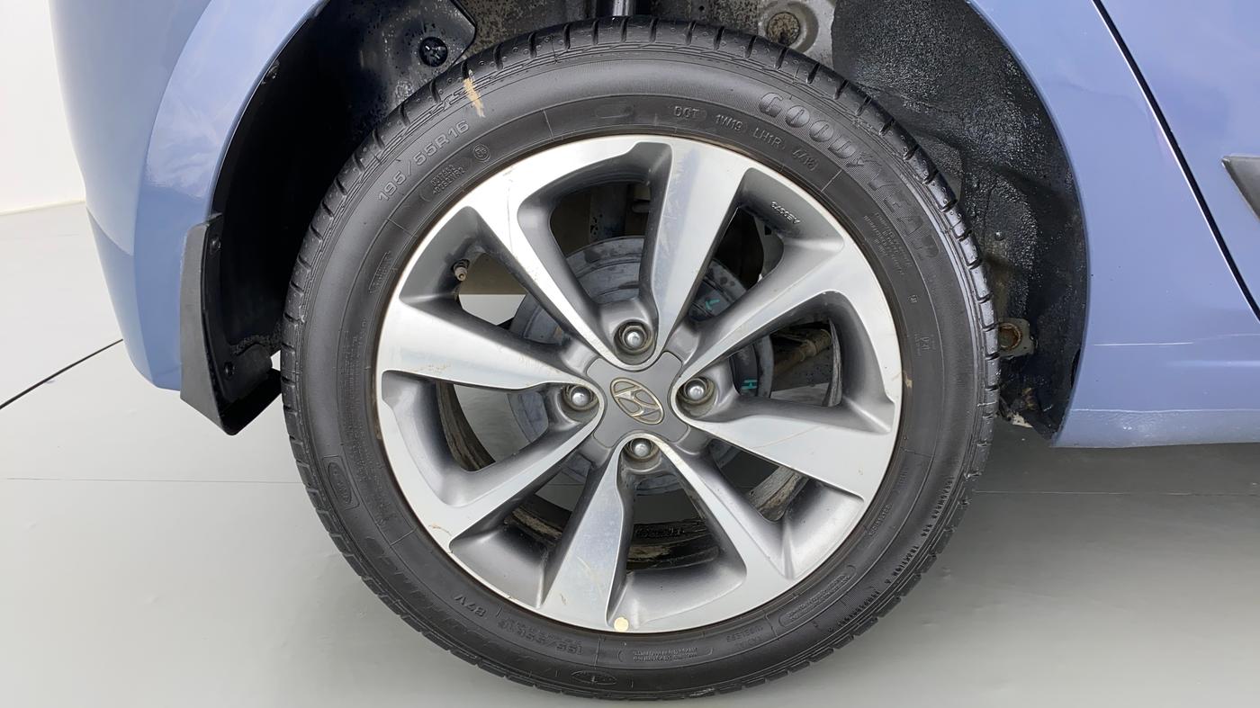 2015 Hyundai Elite i20 SPORTZ (O) 1.4, Diesel, Manual, 96,355 km, Right Rear Wheel