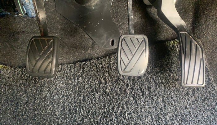 2013 Maruti Swift VXI, Petrol, Manual, 1,11,639 km, Pedals