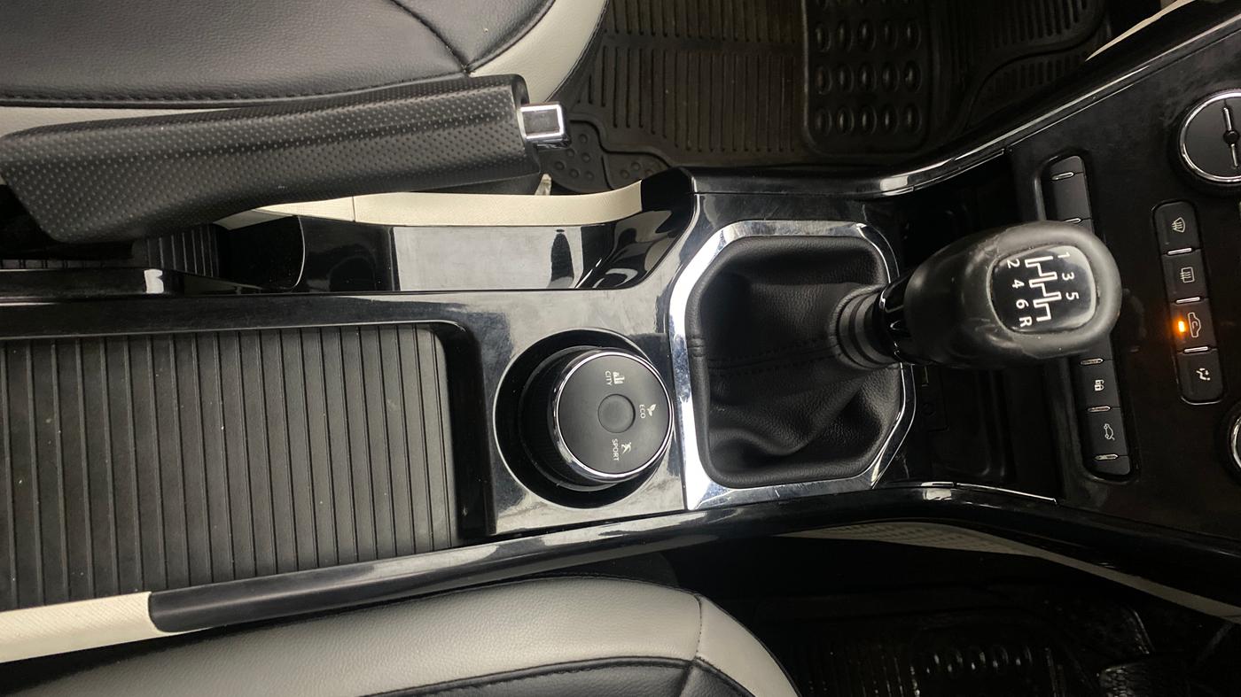 2022 Tata NEXON XZ PLUS PETROL, Petrol, Manual, 76,071 km, Gear Lever