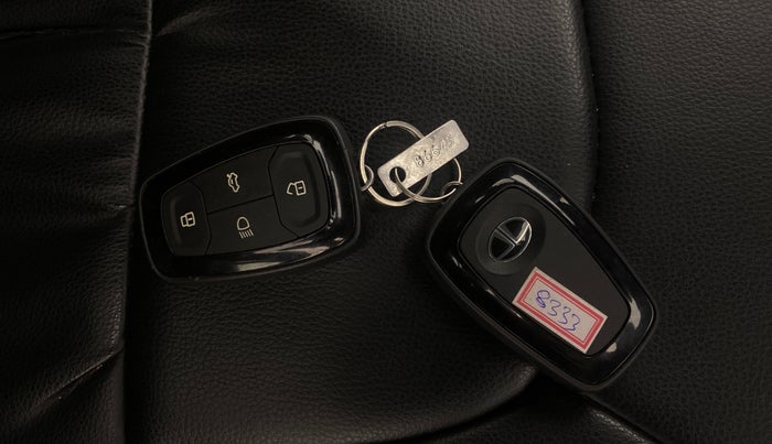 2022 Tata NEXON XZ PLUS PETROL, Petrol, Manual, 76,071 km, Key Close Up