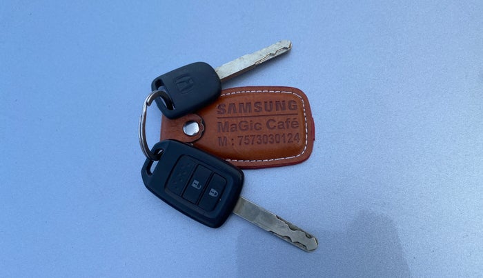 2019 Honda Amaze 1.2L I-VTEC S, CNG, Manual, 60,825 km, Key Close Up