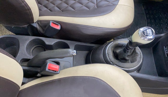 2013 Hyundai i20 SPORTZ 1.4 CRDI, Diesel, Manual, 1,48,956 km, Gear Lever