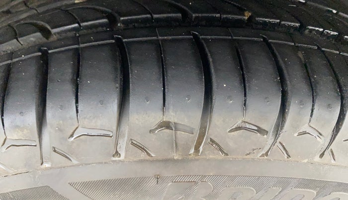 2013 Hyundai i20 SPORTZ 1.4 CRDI, Diesel, Manual, 1,48,956 km, Right Front Tyre Tread