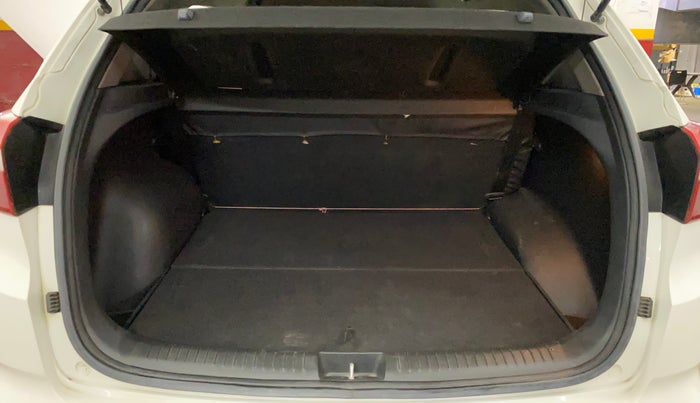 2018 Hyundai Creta SX PLUS 1.6 PETROL, Petrol, Manual, 27,828 km, Boot Inside